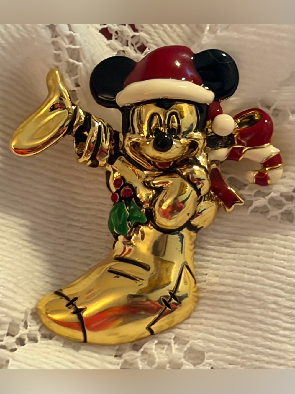 🎄✨Vintage Disney Mickey & Co. Napier Christmas Stocking Enamel Gold Tone Brooch